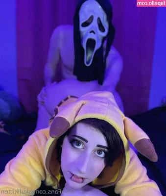 skullkitten - Looking into your soul 👀