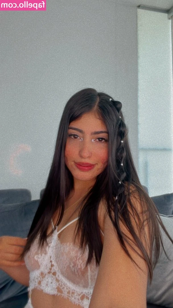 Gaby Zahir [ gaby-zahir ] - Feeling cute.