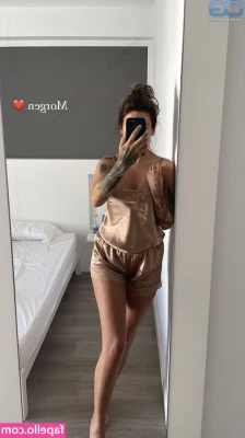 Liza Waschke [ liza-waschke ] - Going live at 7pst with @baddiebear 😈🥵