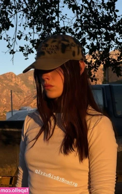 Victoria Pedretti [ victoria-pedretti ] - tell me I'm your baby girl 💓