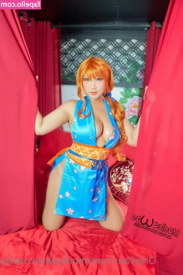 monicawoscosplay - sunday buns day (day 4373 of asking apple for a buns or roll emoji
