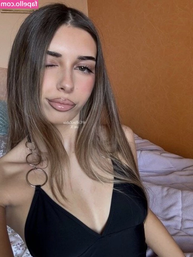 Princess Zahia [ princess-zahia ] - Do you wanna put your cock inside me