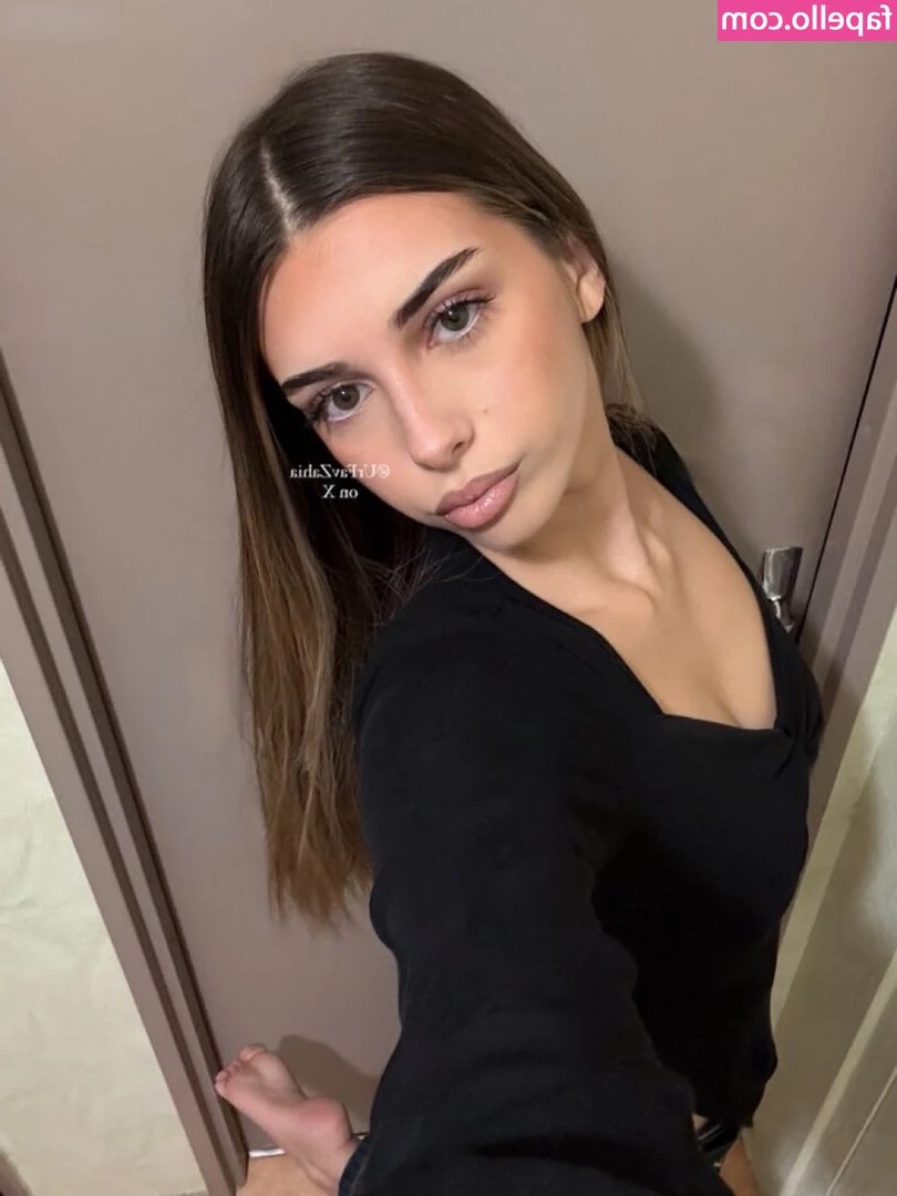 Princess Zahia [ princess-zahia ] - Seductive  care to join me on the blue couch