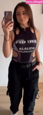 Wer ist sie ? [ wer-ist-sie ] - So many fans showed me their hard white cocks yesterday I couldn t