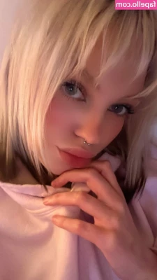 Gtayy STARGIRL [ gtayy-stargirl ] - What should I wear tonight?  Lingerie or cosplay?