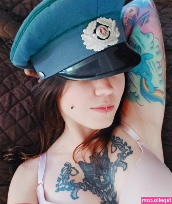 Ale Kat [ ale-kat ] - Lazy in bed kinda mood