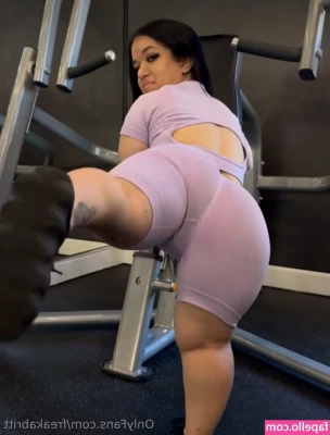 Freakabritt [ freakabritt-4 ] - who needs the full videos    40 tippers will get all of them sent to