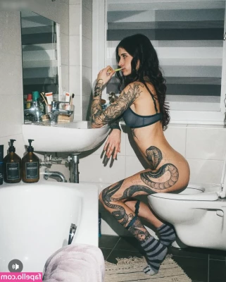 Anny.Ink / _anny.ink_ [ anny-ink-anny-ink ] - Hoy amanecimos como medio caliente  seeking signal