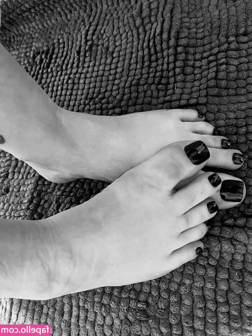 shiritastootsies - I love seeing how stretched out I can get