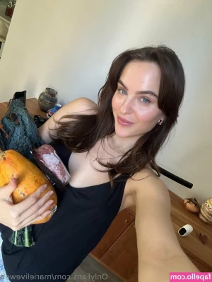 marielivewell - Love to wake up and feel myself. So wet. X