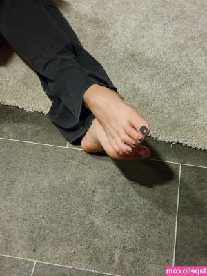 favorablefeet11 - What do you wanna do today?🌸