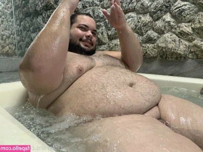 f_bearf [ f-bearf ] - U ever get horny af in public?