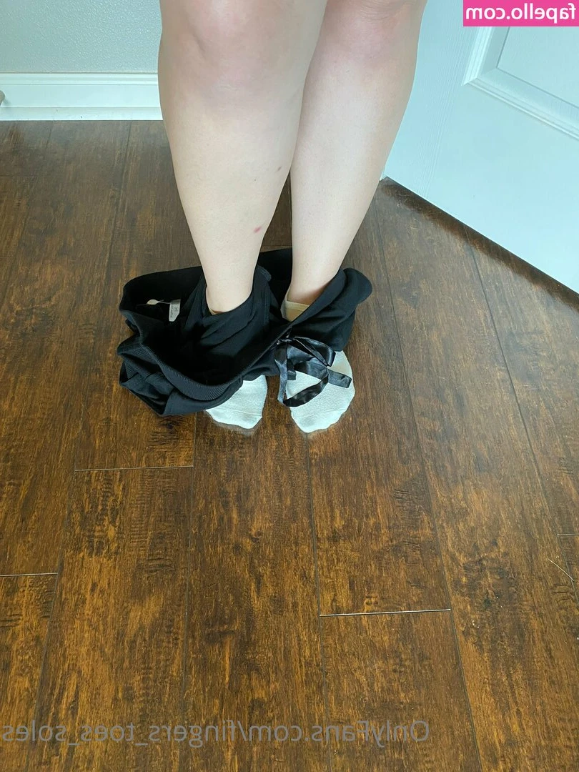 fingers_toes_soles [ fingers-toes-soles ] - "Tay, do 'the sock thing'..." @sashafoxxx dominates me with her