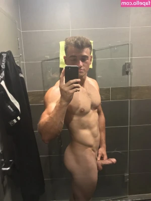 maxsmall - Everything in me wants to edit out my stretch marks and take those