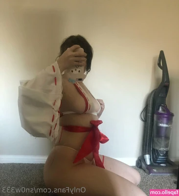sn0w333 - Hey! Just a reminder to everyone that I do offer sexting and dick