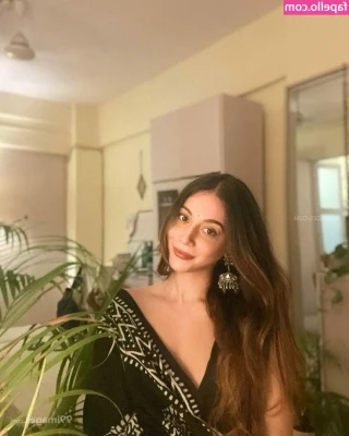 Aahana Kumra [ aahana-kumra ] - I love to tease but I love to show it off even more 😍😈