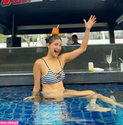 Aahana Kumra [ aahana-kumra ] - I may just need someone to help me out of my dress