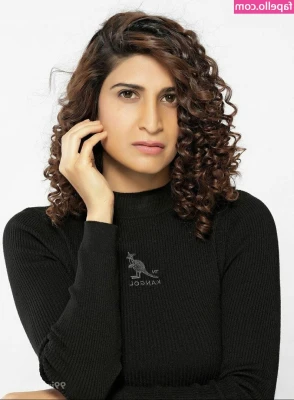 Aahana Kumra [ aahana-kumra ] - Let’s tap tap to the weekend 😉  I want you to stroke to the