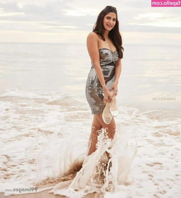 Aahana Kumra [ aahana-kumra ] - kisses<3