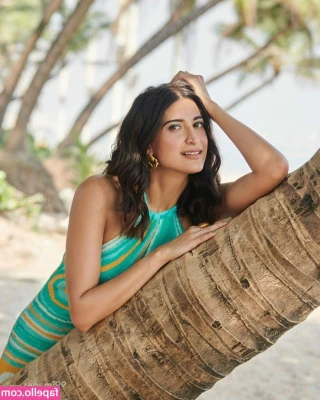 Aahana Kumra [ aahana-kumra ] - one more day until xmas 🎄 what do you wish for? 🥰