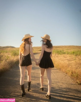 Paige Searcy [ paige-searcy ] - Good afternoon! Swipe for a treat!