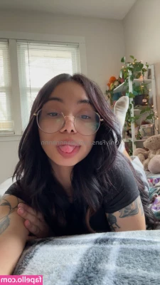 jeannnnnnn - Quite a talkative  up close and personal solo pussy fuck