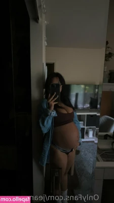 jeannnnnnn - I was trying to make a cute lil strip video but my boob had other