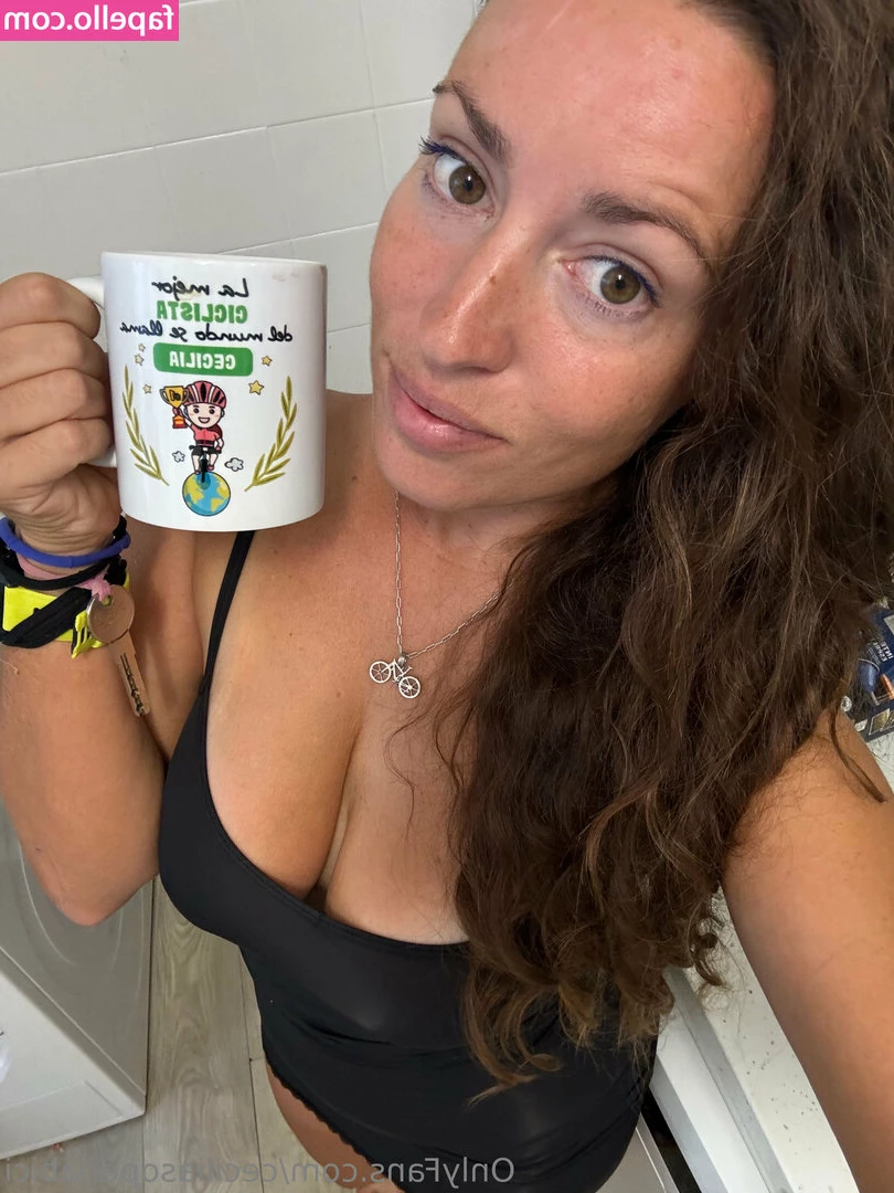 ceciliasopenabici - When guys see my cock hard they just want to suck it .. watch till