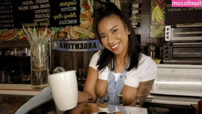 Ameena Green [ ameena-green ] - ExTREMELY up close and personal