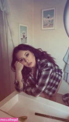 Christina Green [ christina-green-1 ] - Piggy needs to grow