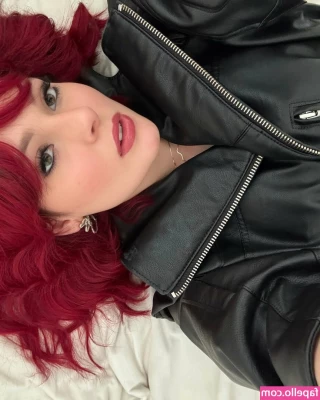 Christina Green [ christina-green-1 ] - Love a good angle