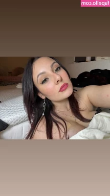 Christina Green [ christina-green-1 ] - It s cold outside  let s share body heat