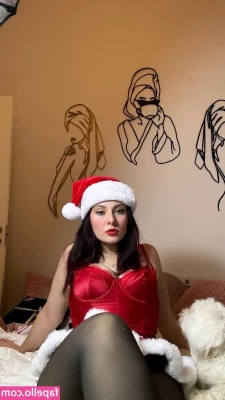 Christina Green [ christina-green-1 ] - Surprise! Threesome scene with @lenatheplug @plugtalkshow coming