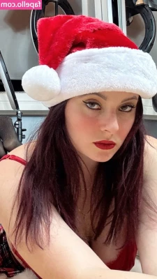 Christina Green [ christina-green-1 ] - Happy Hump Day baby.   Making some new content and a couple of