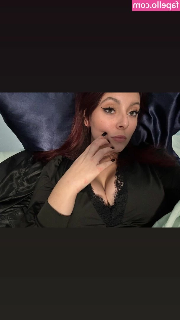 Christina Green [ christina-green-1 ] - Anyone who recently subbed or renewed check your dms for your free