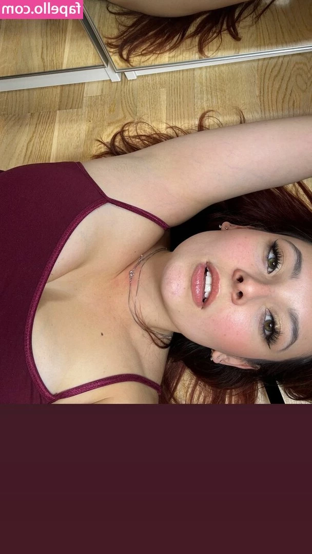 Christina Green [ christina-green-1 ] - Locust pose