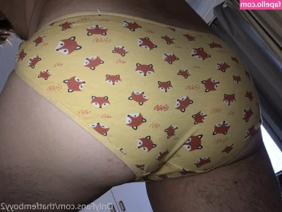 thatfemboyy2 - Doggy style🌚😘 Which view? 1 or 2?