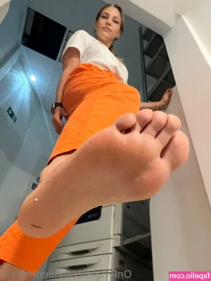 laemme [ laemme-1 ] - MFW I blow a load on the camera giving YOU a facial 🍆💦😩 