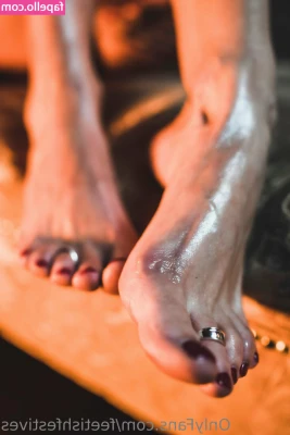 feetishfestives - Con su toto' lo enamoro 🥰😍