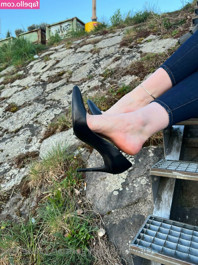 german_nurse_feet [ german-nurse-feet ] - Check your messages baby 😍