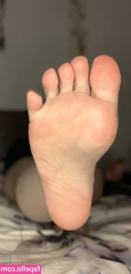 nixie_feetsie [ nixie-feetsie ] - Heels or boots for tonight’s Skype?