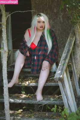 spikezombie - I'm not your ordinary girl. 😉