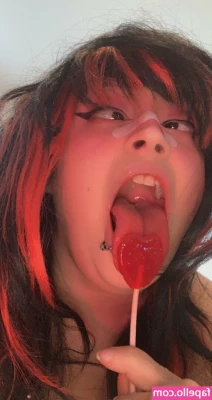 spikezombie - Weekends just being lazy  naked in my bed  wyd tn