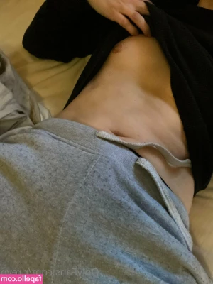 r.reyn [ r-reyn ] - Swipe to take my titties out!!