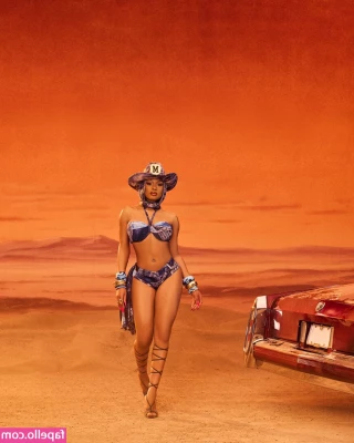 Megan Thee Stallion [ megan-thee-stallion-4 ] - Freshly Painted