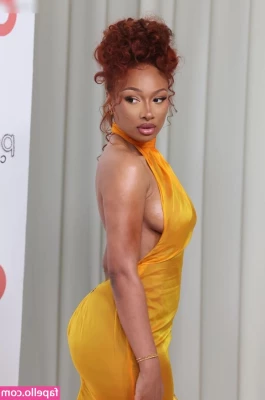 Megan Thee Stallion [ megan-thee-stallion-4 ] - Don t miss the full  shower  naughtiness  With  moonmoth and 