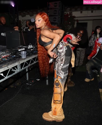 Megan Thee Stallion [ megan-thee-stallion-4 ] - something to think of me