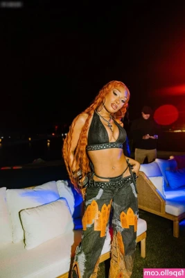 Megan Thee Stallion [ megan-thee-stallion-4 ] - Another dry to soaking wet sauna sesh  Getting that detox in for the