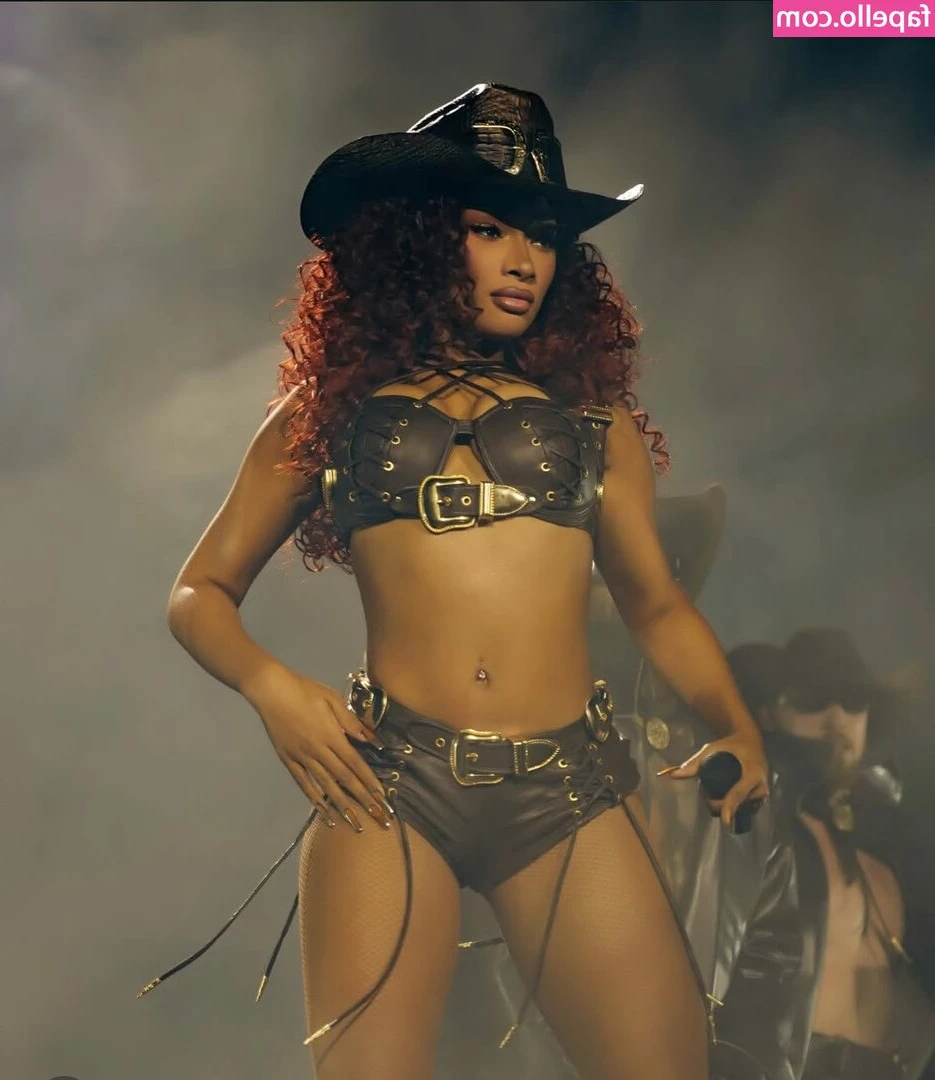 Megan Thee Stallion [ megan-thee-stallion-4 ] - oh hey