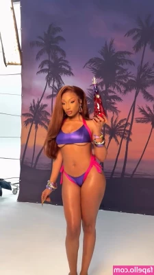 Megan Thee Stallion [ megan-thee-stallion-4 ] - MAGIACALIENTEEXX       MAGIACALIENTEEXX       MAGIACALIENTEEXX      